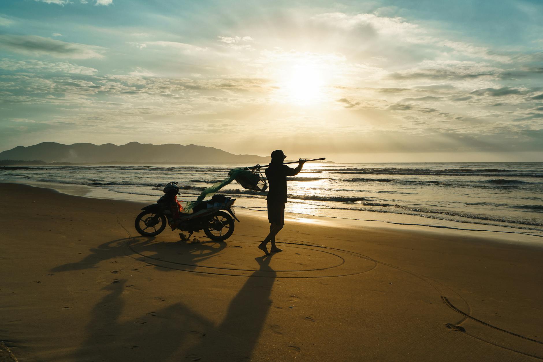 Người dùng xem thông tin và ghi chú để đánh giá độ tin cậy của một nhận định